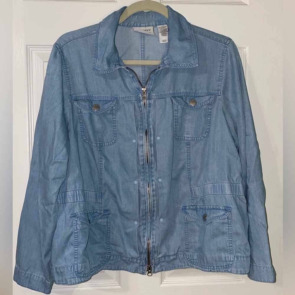 Liz Claiborne Light Blue Jean Jacket and‎ Capris Set